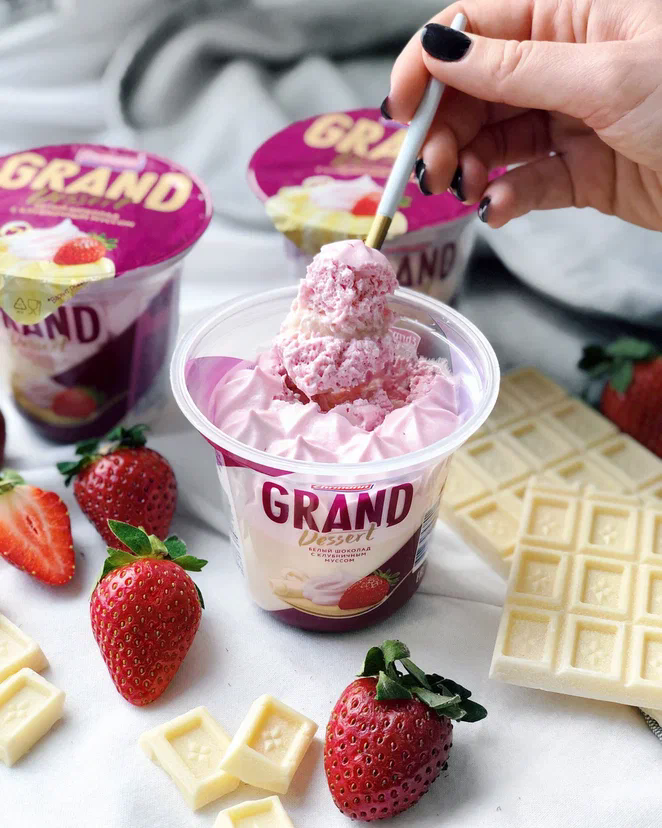 Пудинг  Ehrmann Grand Dessert белый шоколад с клубничным муссом 6,0% 200г