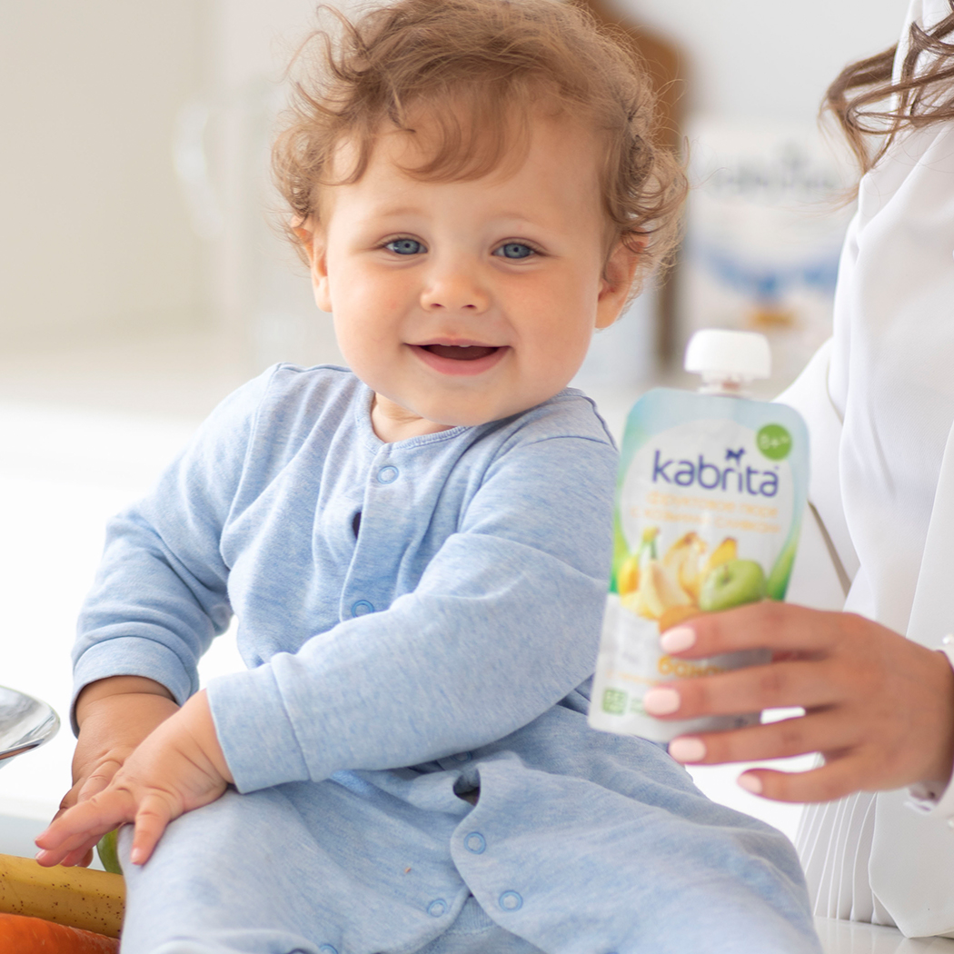 Пюре Kabrita фруктовое с козьими сливками банан с печеньем с яблочным пюре с 6 месяцев