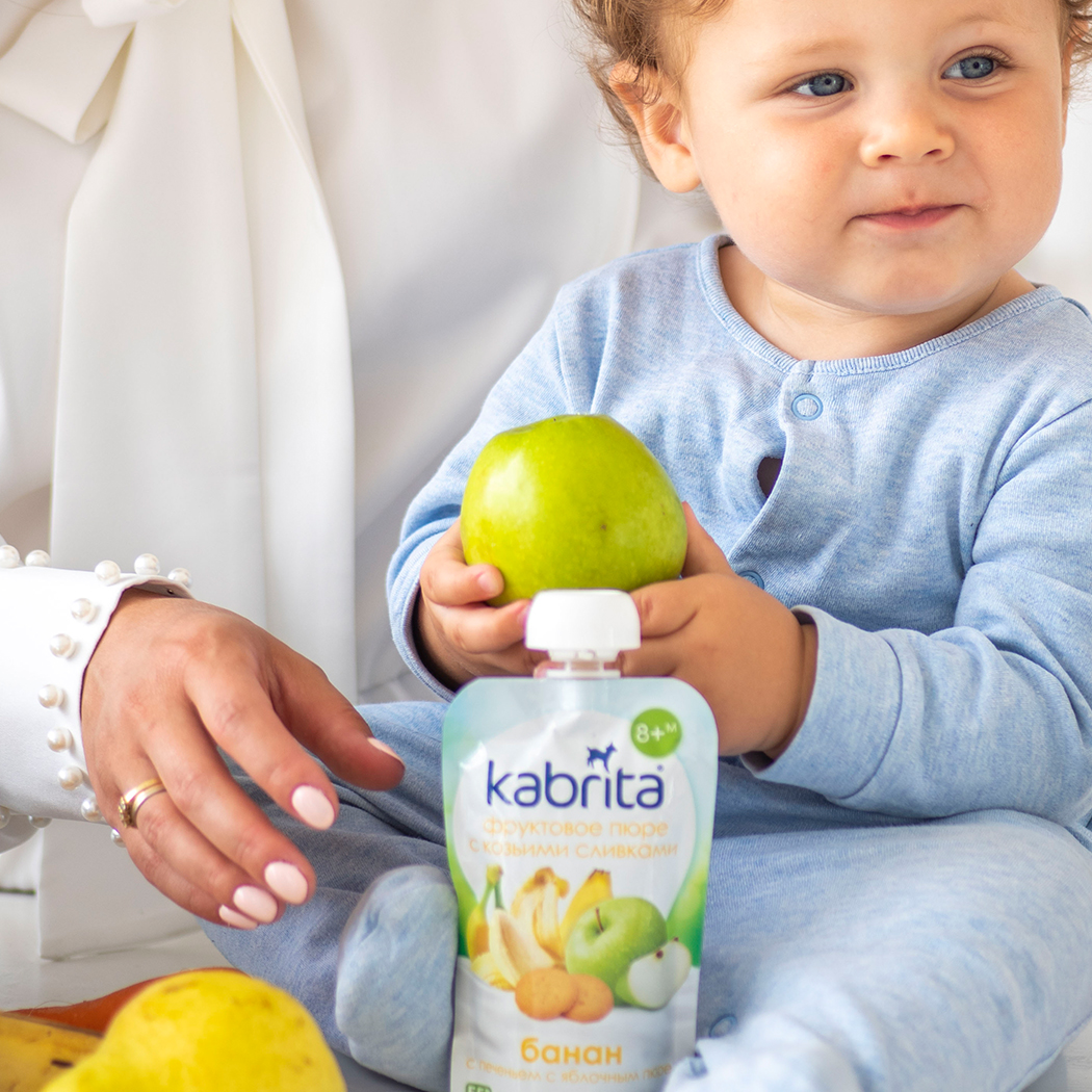 Пюре Kabrita фруктовое с козьими сливками банан с печеньем с яблочным пюре с 6 месяцев