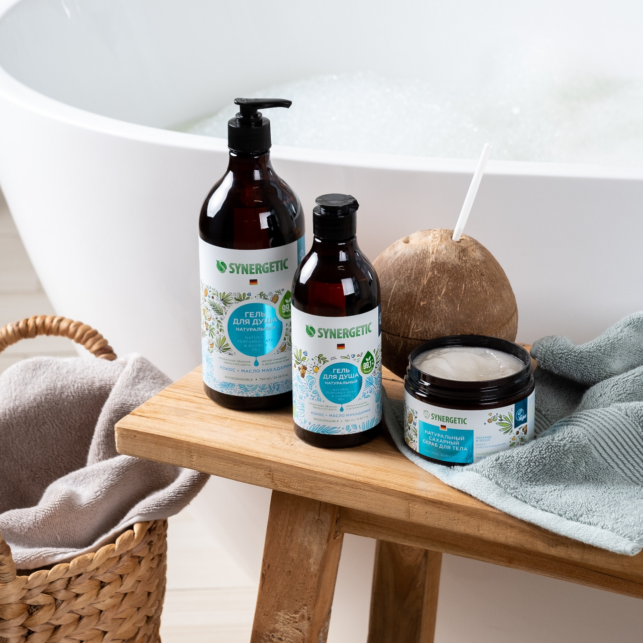 Скраб для тела Synergetic Кокос и масло макадамии питание и тонус, 300мл