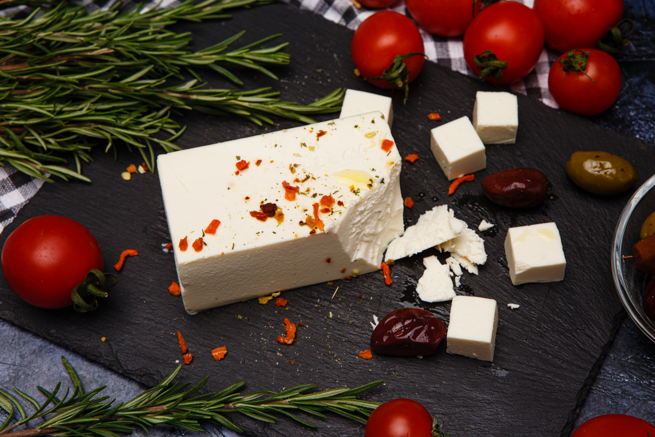 Сыр Сиртаки рассольный для греческого салата Classic 35%, 200г